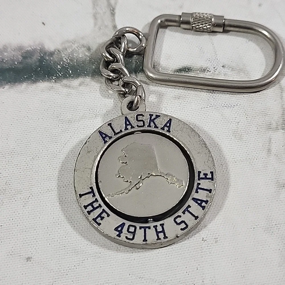 Alaska The Last Frontier 49th State‎ Metal Spinner Keychain With Grizzly Bear